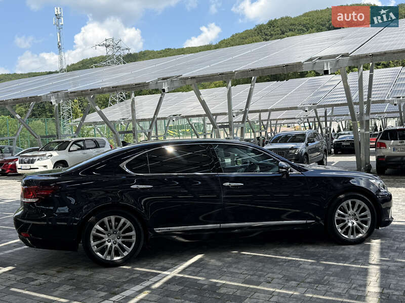 Седан Lexus LS 2013 в Львове