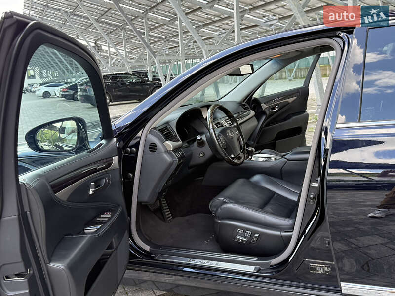 Седан Lexus LS 2013 в Львове