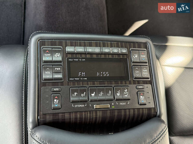 Седан Lexus LS 2013 в Львове