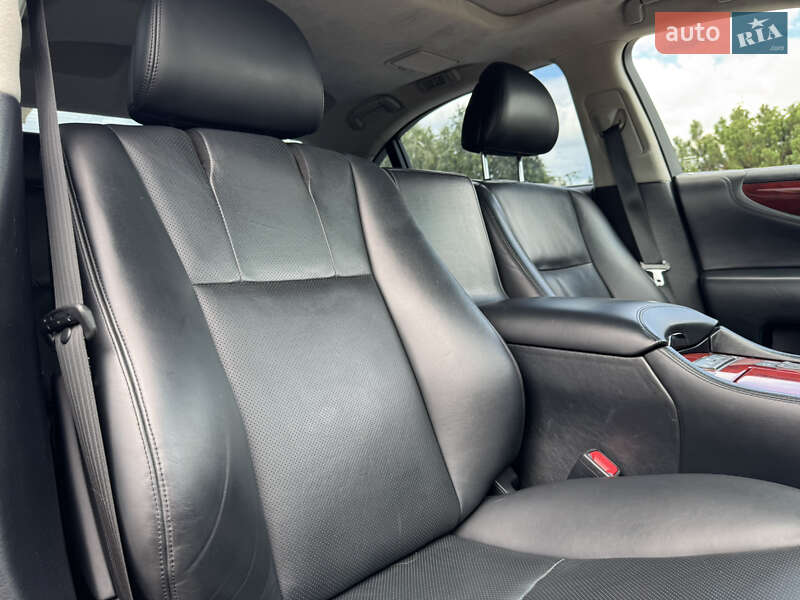 Седан Lexus LS 2012 в Киеве
