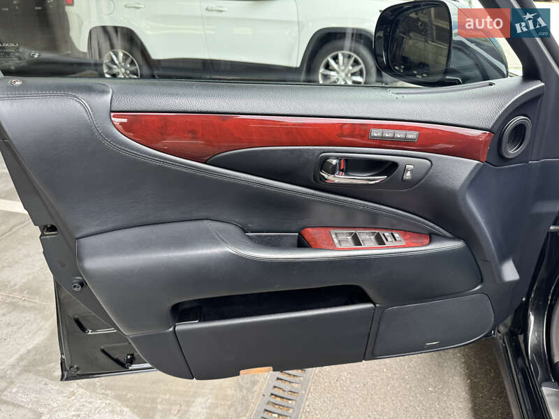 Седан Lexus LS 2012 в Киеве