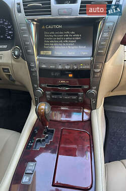 Седан Lexus LS 2007 в 