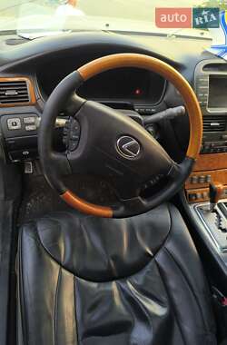 Седан Lexus LS 2002 в 