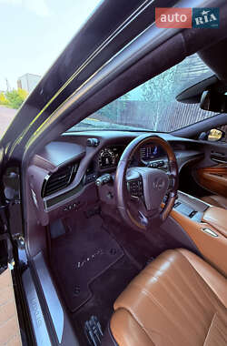 Седан Lexus LS 2018 в 