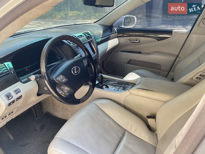 Седан Lexus LS 2007 в Полтаве