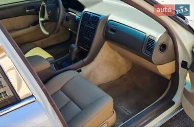 Седан Lexus LS 1992 в 