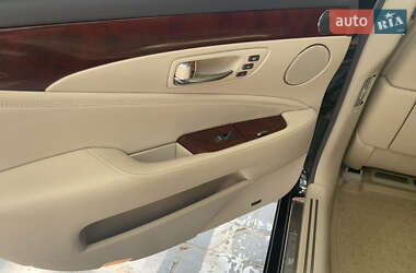 Седан Lexus LS 2011 в 