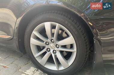 Седан Lexus LS 2011 в 