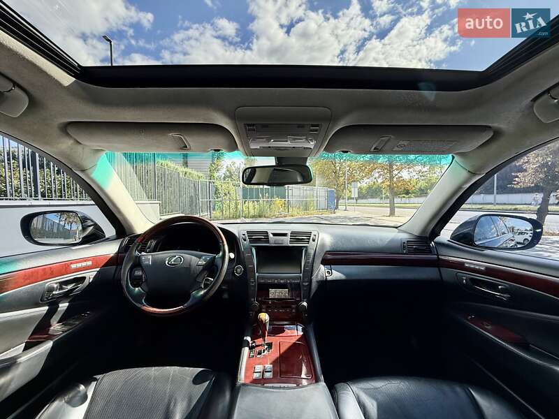 Седан Lexus LS 2009 в Киеве