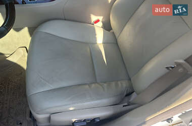 Седан Lexus LS 2011 в 