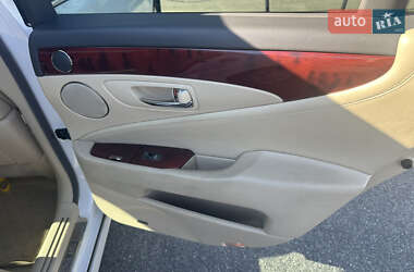 Седан Lexus LS 2011 в 