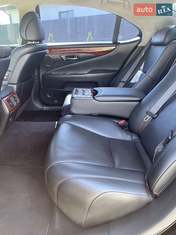 Седан Lexus LS 2008 в Луцьку