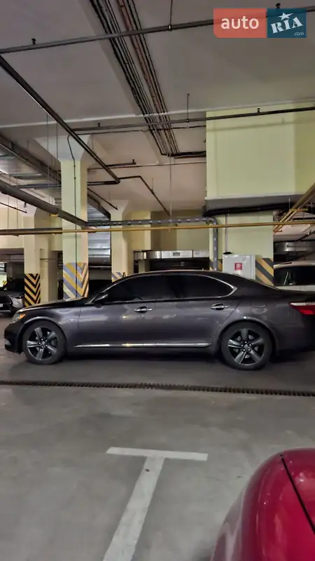 Lexus LS