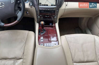 Седан Lexus LS 2006 в 