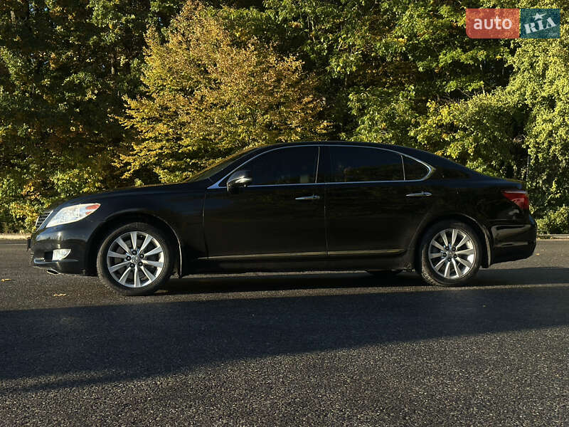 Седан Lexus LS 2010 в Виннице