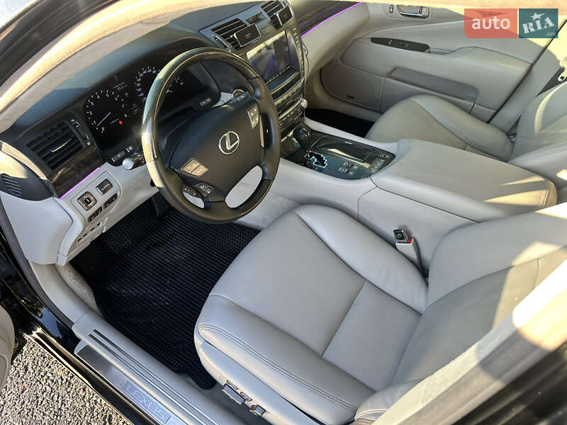 Седан Lexus LS 2010 в Виннице