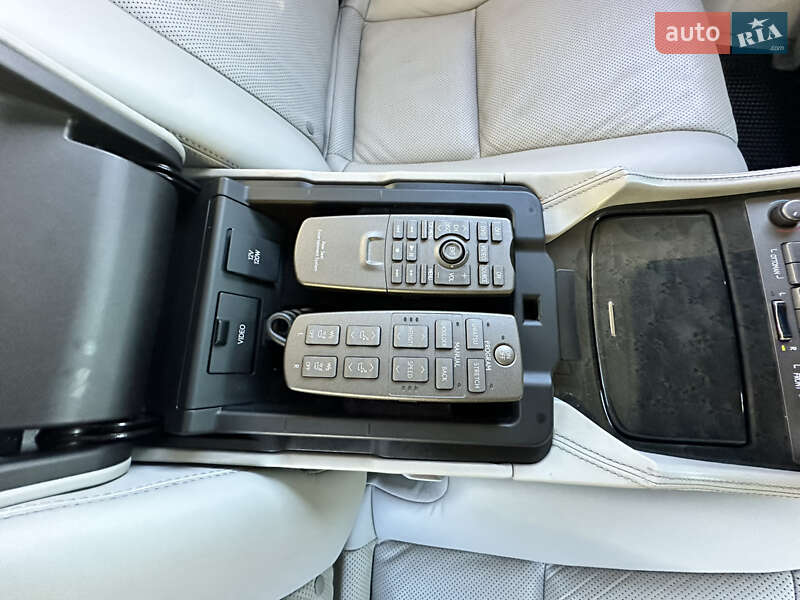 Седан Lexus LS 2010 в Виннице