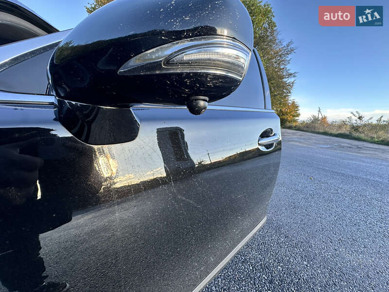 Седан Lexus LS 2010 в Виннице