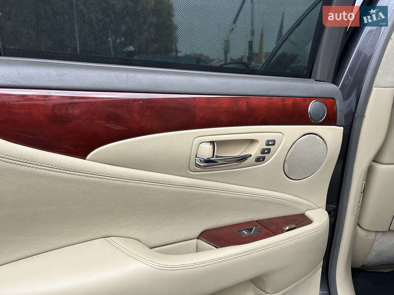 Седан Lexus LS 2007 в Львове