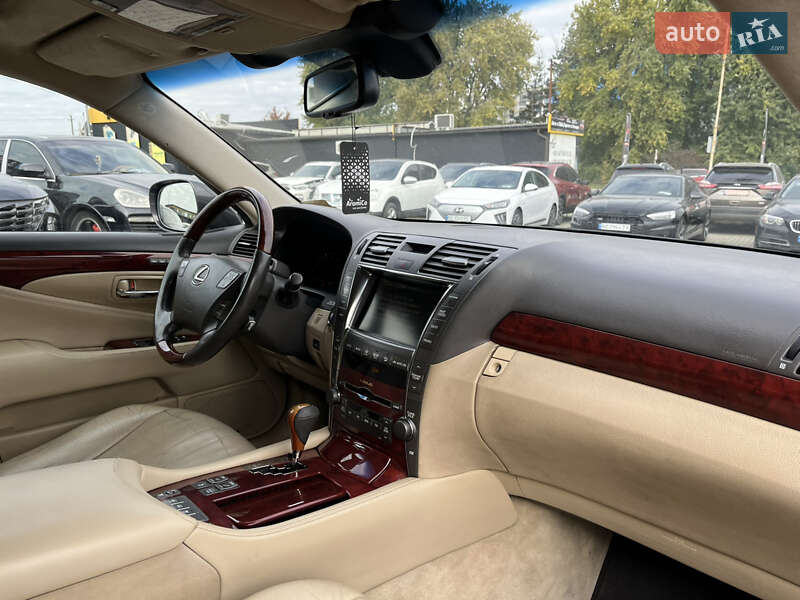Седан Lexus LS 2007 в Львове