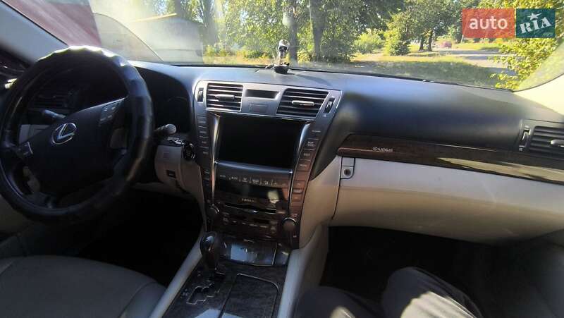 Седан Lexus LS 2007 в Павлограде