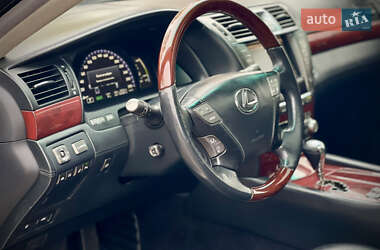 Седан Lexus LS 2012 в 