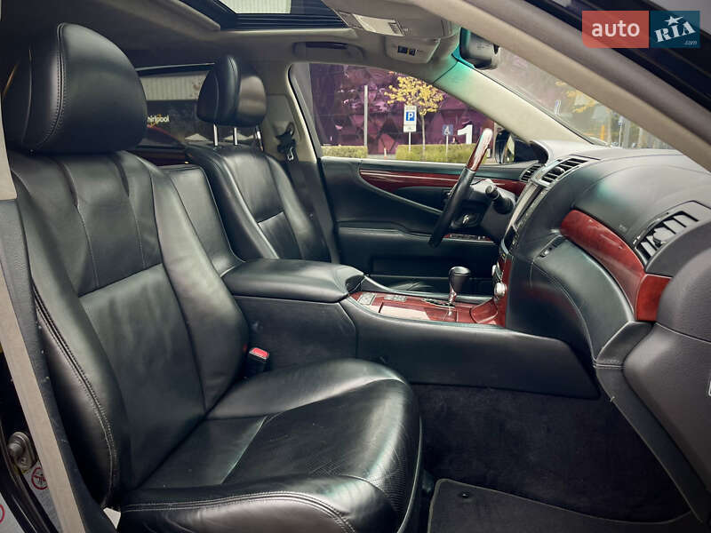 Седан Lexus LS 2012 в Киеве