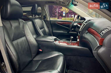 Седан Lexus LS 2012 в 