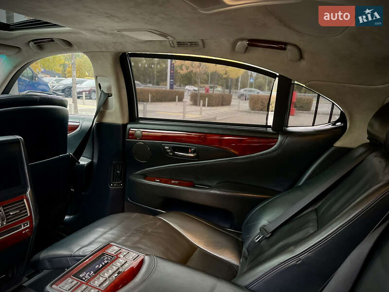 Седан Lexus LS 2012 в Киеве