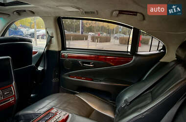 Седан Lexus LS 2012 в 