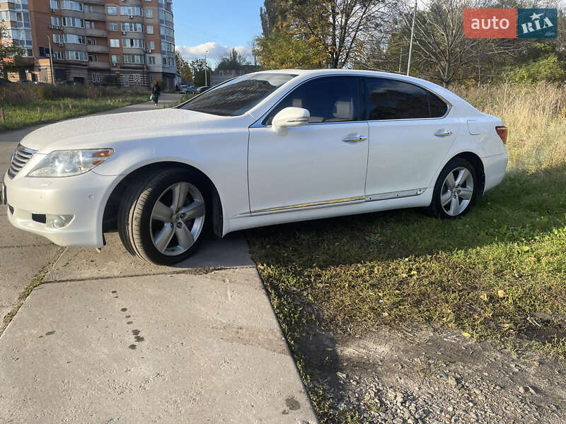 Седан Lexus LS 2010 в Киеве