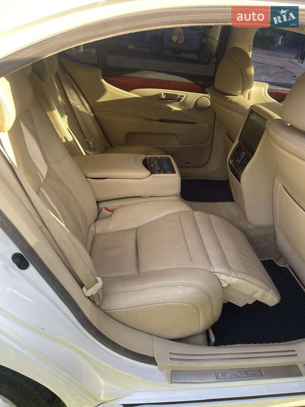 Седан Lexus LS 2010 в Киеве