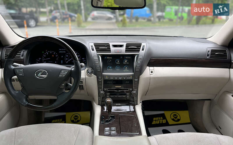 Седан Lexus LS 2007 в Львові