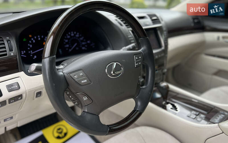Седан Lexus LS 2007 в Львові