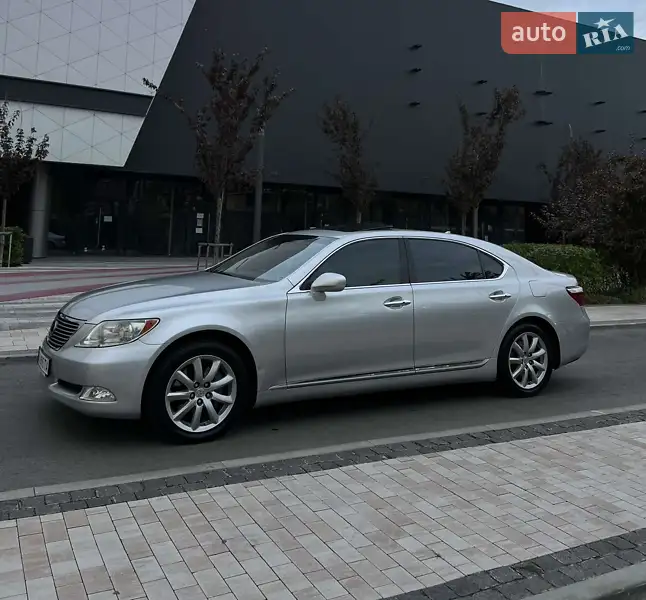 Lexus LS