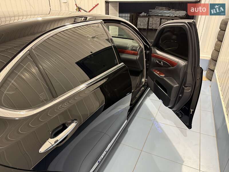 Седан Lexus LS 2008 в Кременчуці