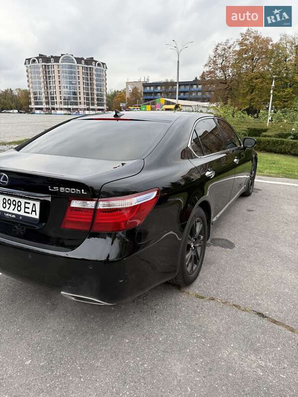 Седан Lexus LS 2008 в Кременчуці