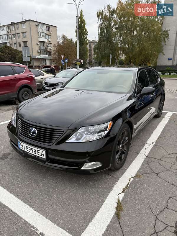 Седан Lexus LS 2008 в Кременчуці