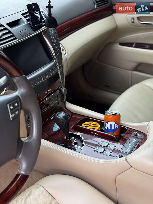 Седан Lexus LS 2008 в Рівному