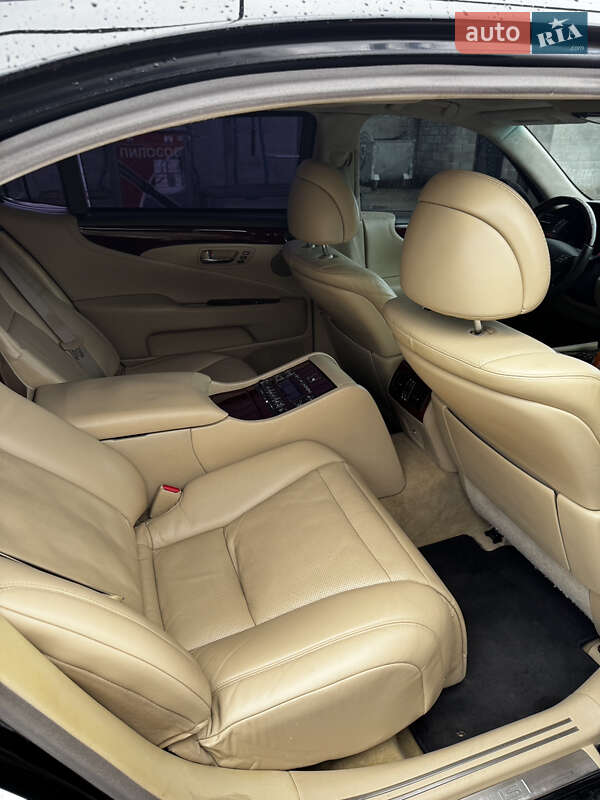 Седан Lexus LS 2008 в Рівному