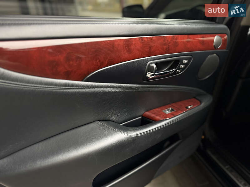 Седан Lexus LS 2012 в Києві