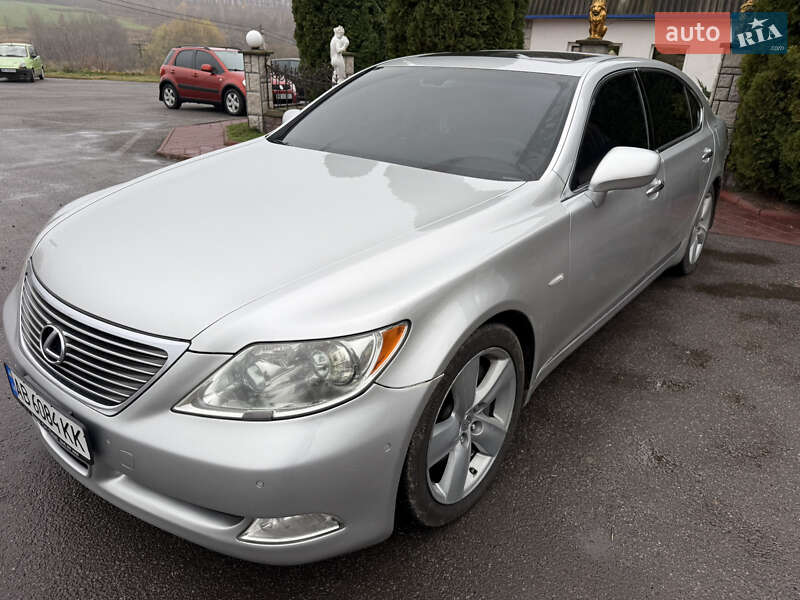 Седан Lexus LS 2007 в Вороновице