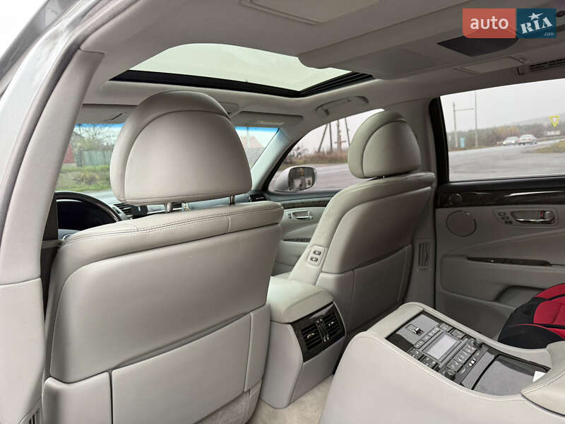 Седан Lexus LS 2007 в Вороновице