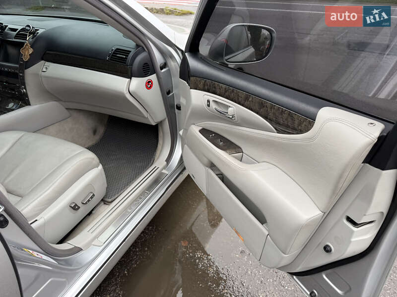 Седан Lexus LS 2007 в Вороновице