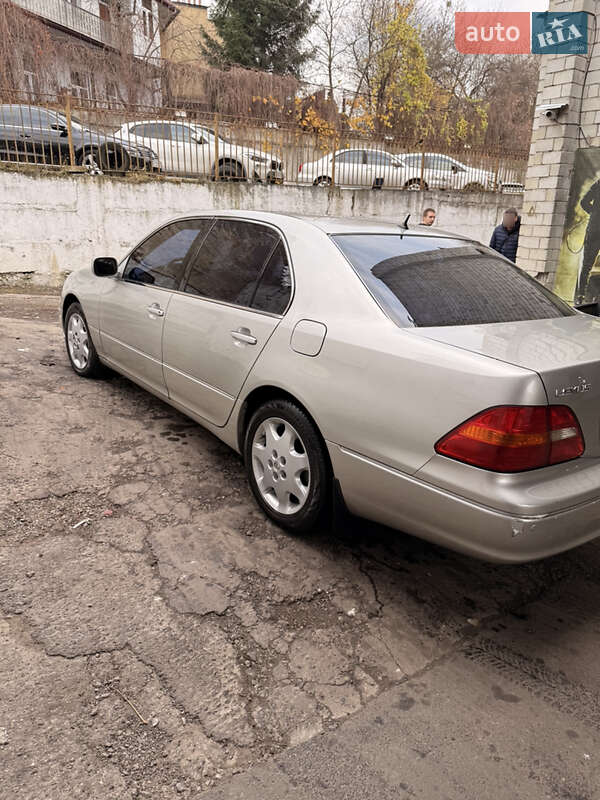 Седан Lexus LS 2001 в Львове
