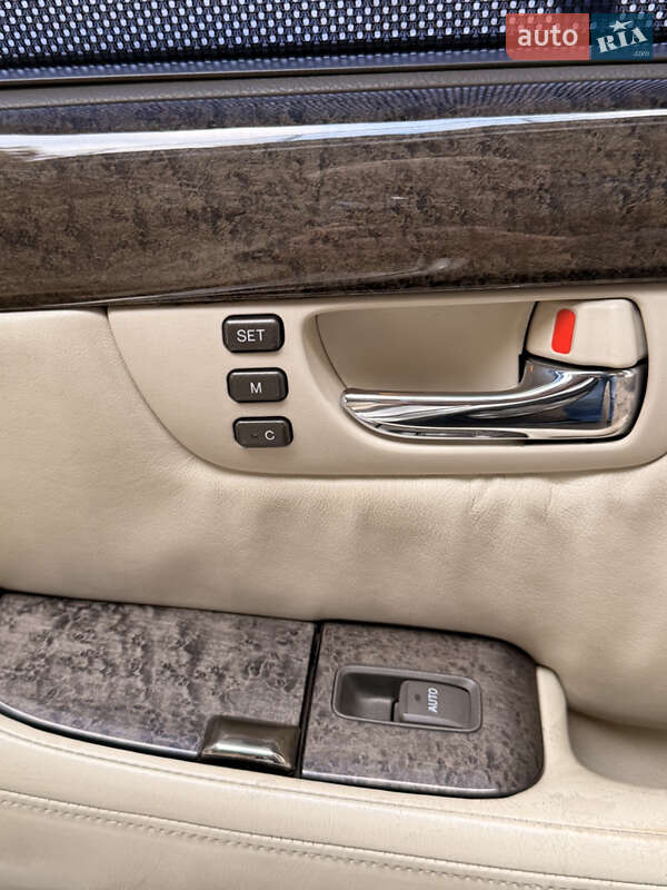 Седан Lexus LS 2001 в Львове