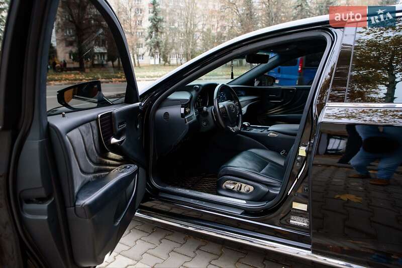 Седан Lexus LS 2018 в Ивано-Франковске