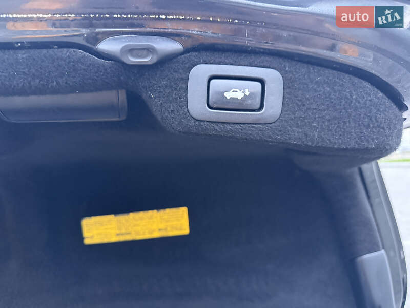 Седан Lexus LS 2011 в Ірпені