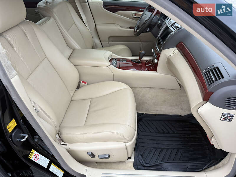 Седан Lexus LS 2011 в Ірпені