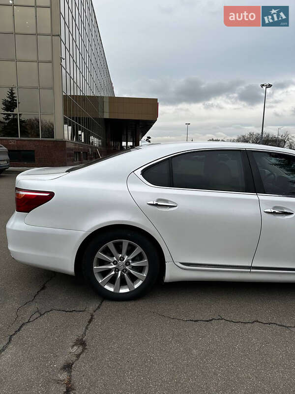 Седан Lexus LS 2011 в Києві